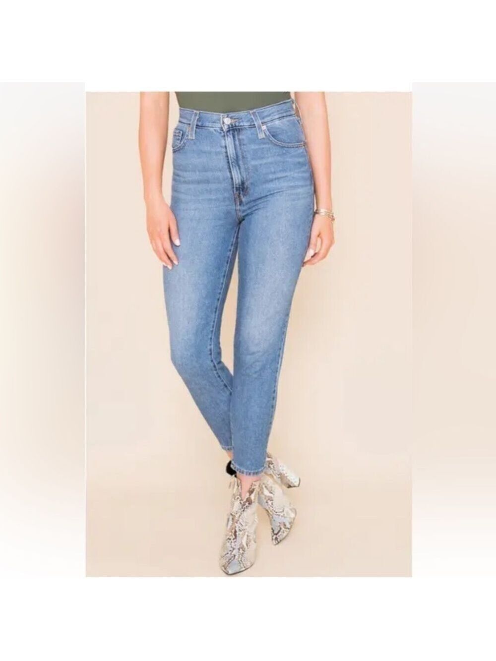 Levi’s High Waisted Mom Jeans Women’s Sz 30x27 Style 26986-0010